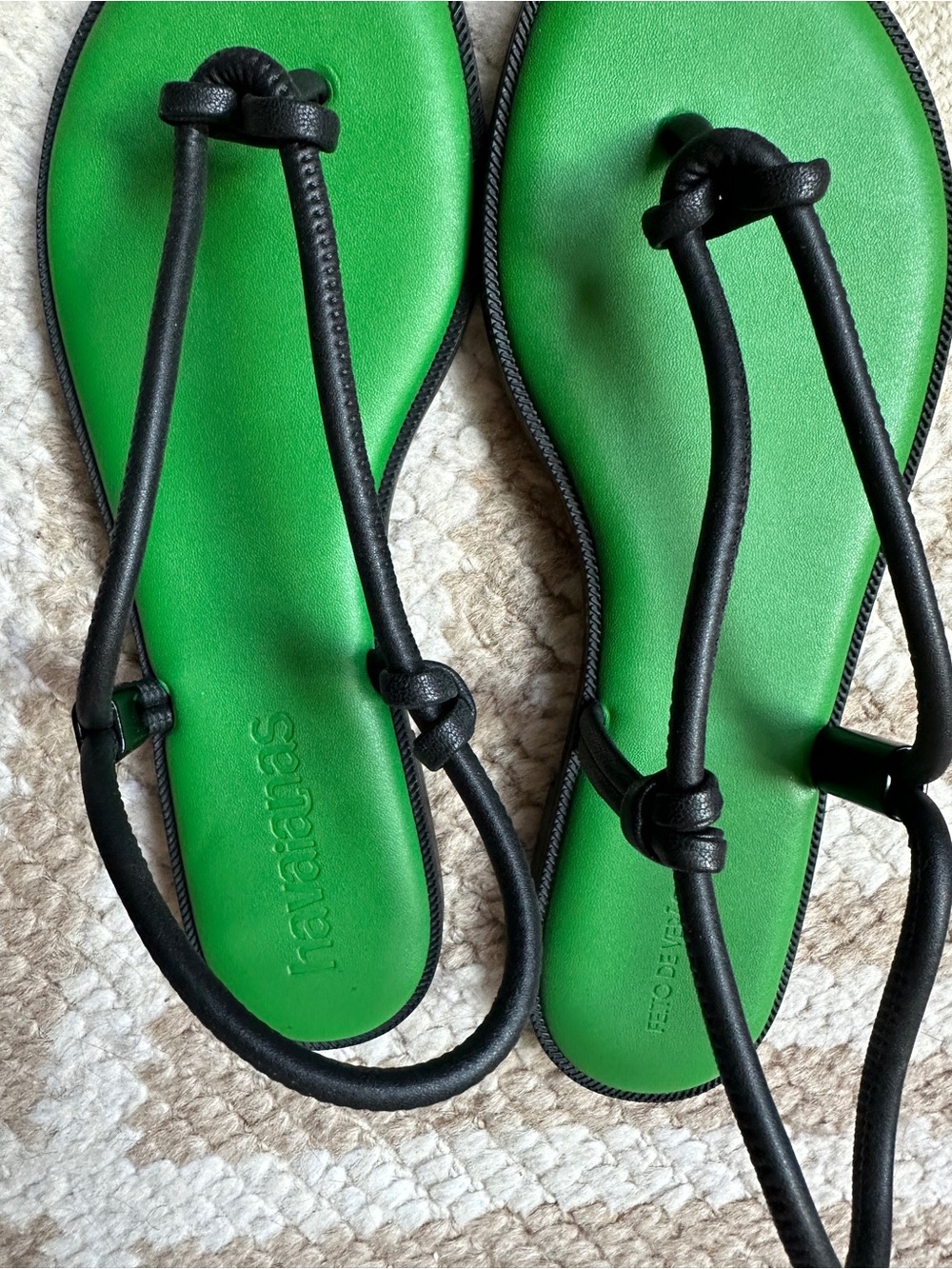 havaianas black and green wraparound flip flops sz 8 - Picture 3 of 6